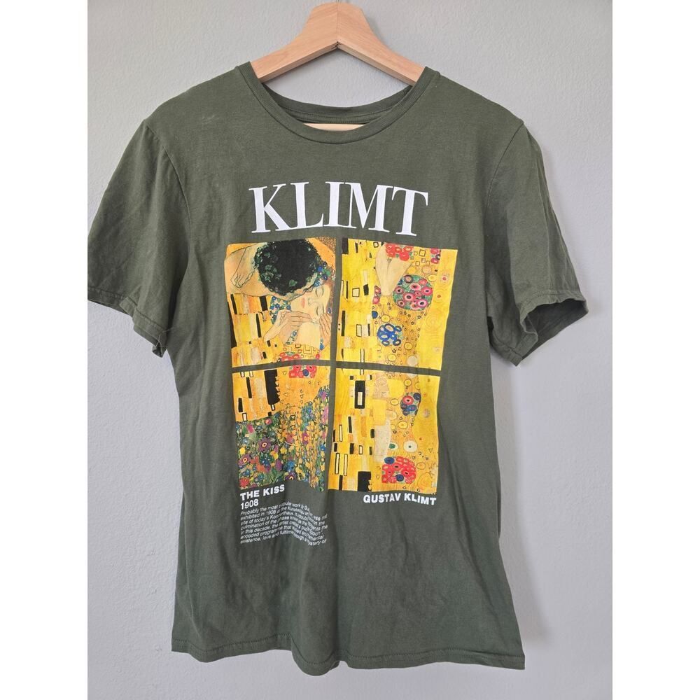 Gustav Klimt The Kiss Graphic Tee Olive Green Men's Size M Artsy Everyday Shirt